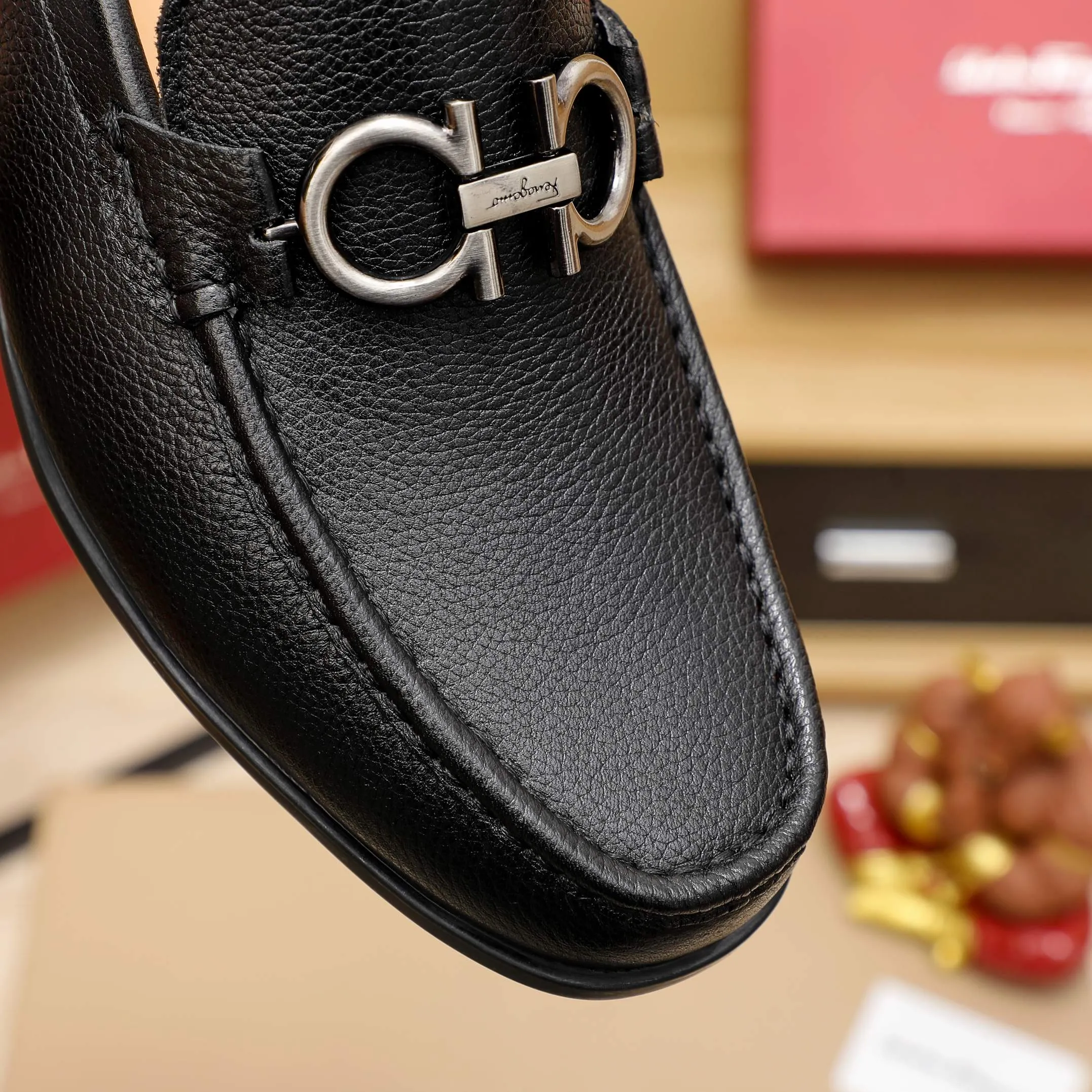 Men's clothing and shoes 💰460 🔥Ferragamo's new men's casual slip-on shoes🇨🇳Official website original 1:1 mold opening, original quality💯Fine workmanship, high-end luxury☘The upper is made of imported Italian first-layer cowhide🌴Luxury🐂leather lining🍓Rubber wear-resistant and non-slip outsole, breathable and comfortable to wear🍍The first choice for high-end men, black, size 38-45